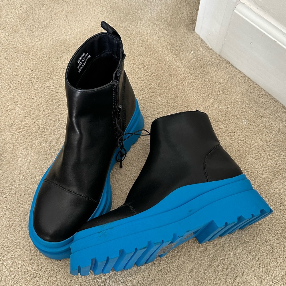 Blue rainboots